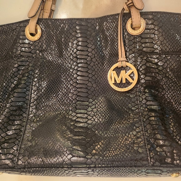 Michael Kors black Jet set tote - Picture 3 of 16